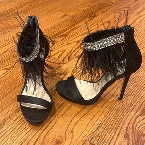Nina Woman’s Black Feather Heels Size 5.5M
